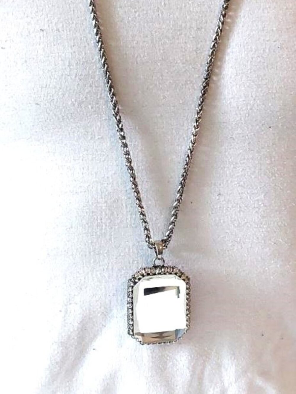 Paparazzi "Let Your Heir Down" Necklace and Earring Set